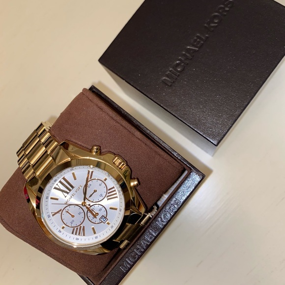 Michael Kors Oversized Bradshaw Gold Tone - Picture 3 of 5